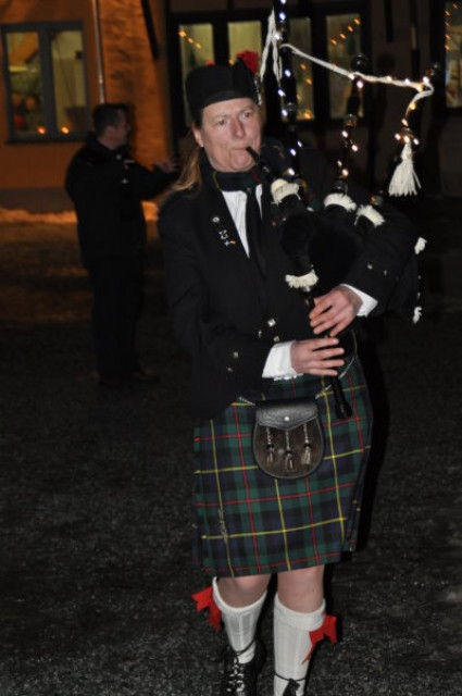 Dudelsackspielerin Dagmar Pesta bietet Auftritte in ganz Deutschland - Musik - Sickte