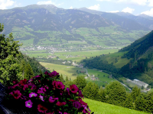 Wanderurlaub Sommerurlaub Winterurlaub in (Österreich / Land Salzburg/ Uttendorf - Urlaub Reise - Uttendorf Österreich Land Salzburg
