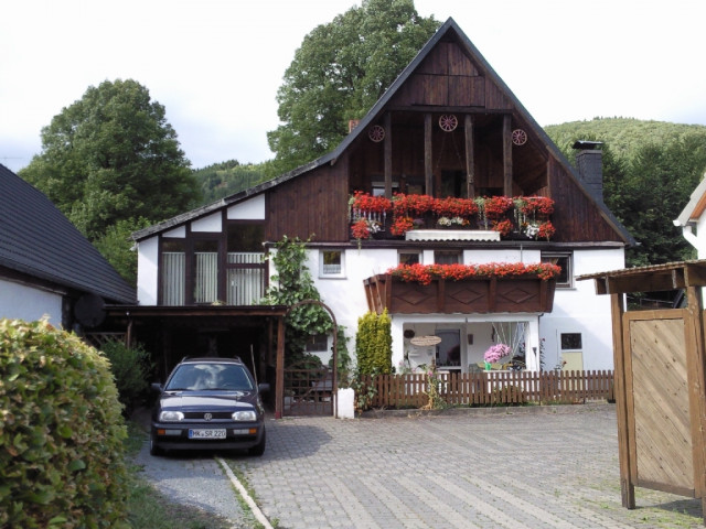 ETW-Haushälfte - Immobilien - Finnentrop