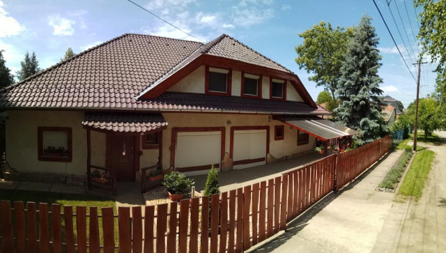 Ein Familienhaus für mehrere Generationen ist bei Budapest zu verkaufen - Immobilien - Ungarn, God