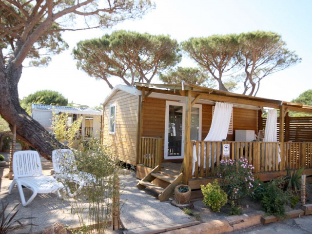 Chalets vieler Groessen bei SARL ROBRECHT auf Kontiki Urlaub am Strand von St Tr - Ferienwohnung Haus - Ramatuelle-St Tropez