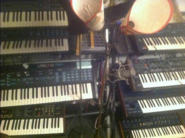 Suche Analog Synthesizer MOOG ARP OBERHEIM PROPHET ROLAND & DIGITALE - Musik - deutz