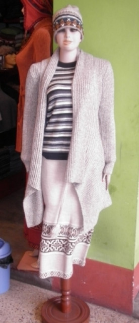 Damen Set aus Alpakawolle Rock Strickjacke Strickmuetze Pullover - Kleidung Schmuck Accessoires -  