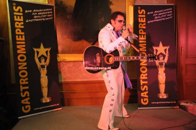 Leo The Voice Of Elvis
