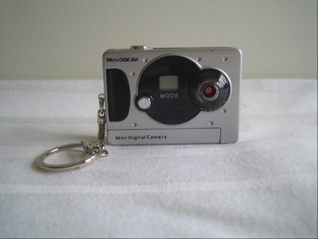 Super Minidigital Kamera eine der kleinsten der Welt - Foto Film Cam Optik - Paderborn