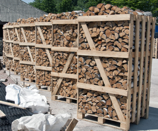 Brennholz/Kaminnholz - Handwerk Hausbau Garten -  Waren