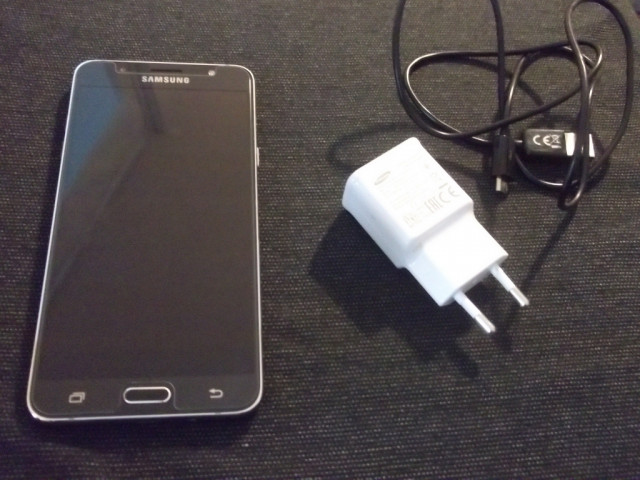 Samsung Galaxy J7 (2016) Smartphone (13,95 cm (5,5 Zoll) HD Super AMOLED-Display - Telekommunikation - Herne